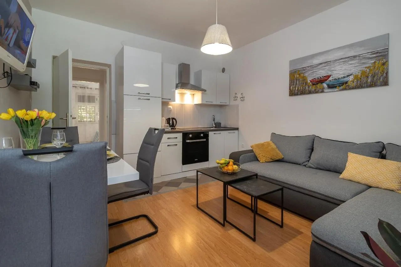 Apartments Villa Mirella Traù 0*,