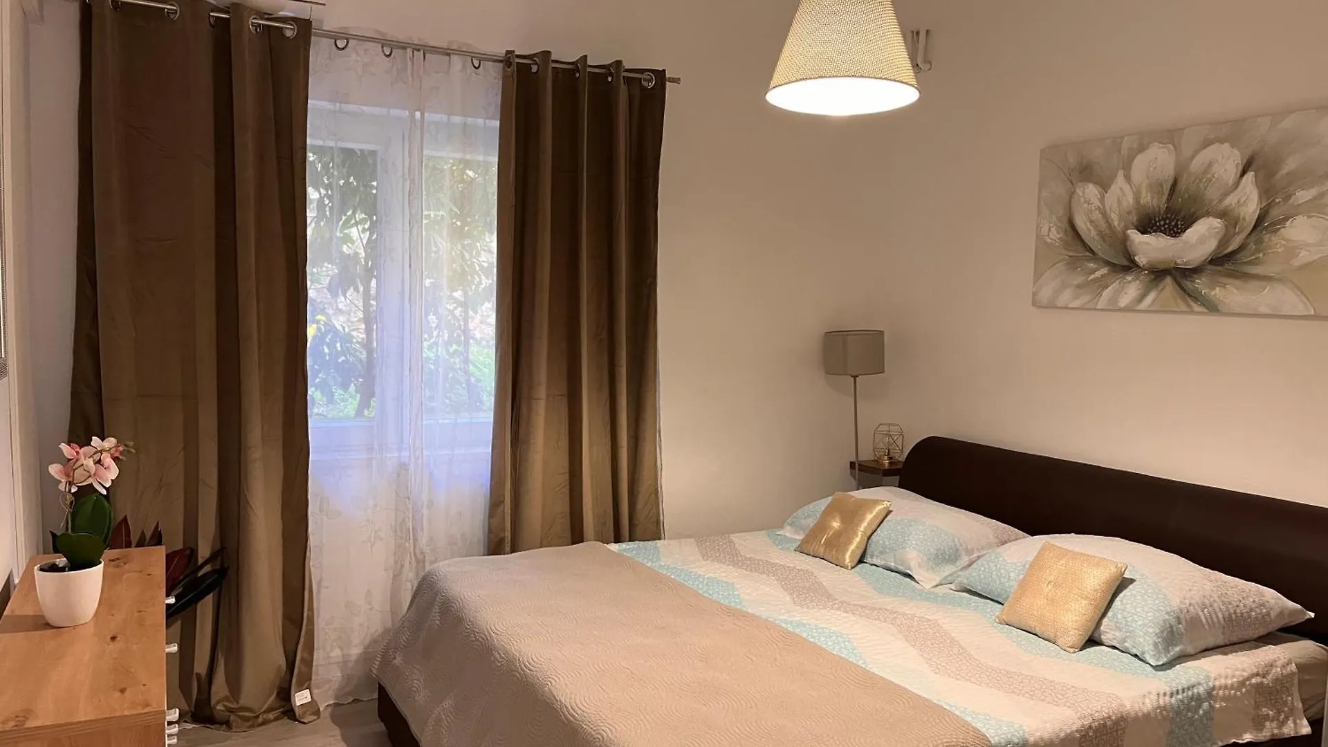 Apartments Villa Mirella 20 M From The Sea - Free Parking تروغير