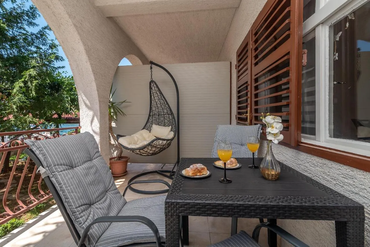 Apartments Villa Mirella Trogir Croatia