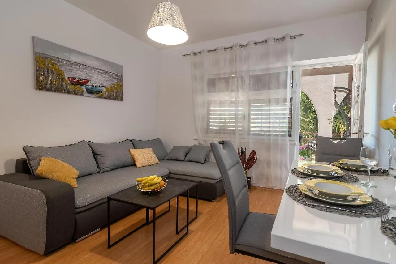 Apartments Villa Mirella Trogir Croatia