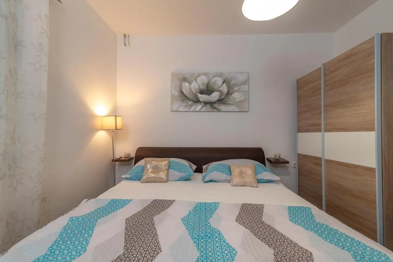 Apartments Villa Mirella Trogir