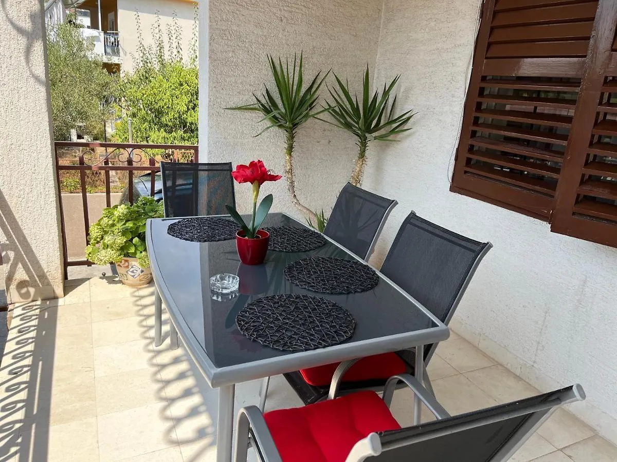 Apartments Villa Mirella Trogir 0*,