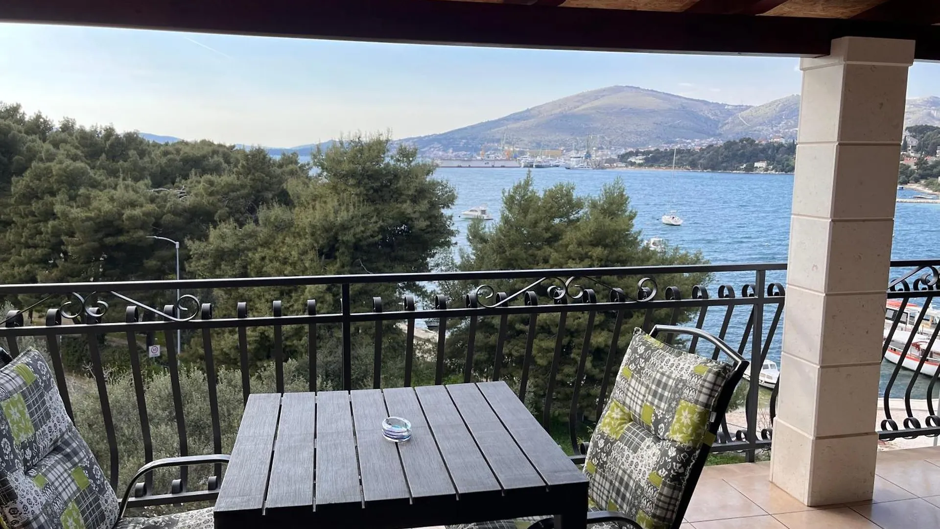 Apartments Villa Mirella Trogir 0*,
