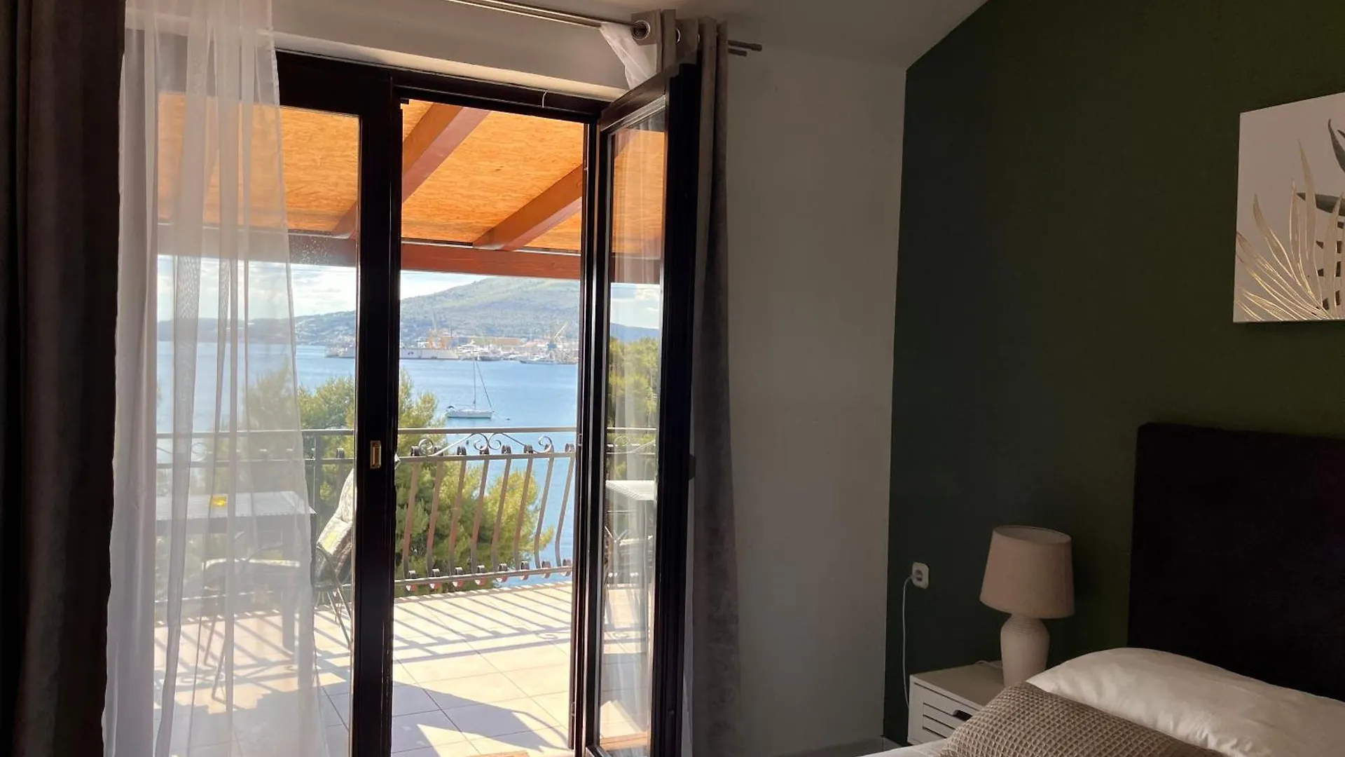 Apartments Villa Mirella Trogir 0*,