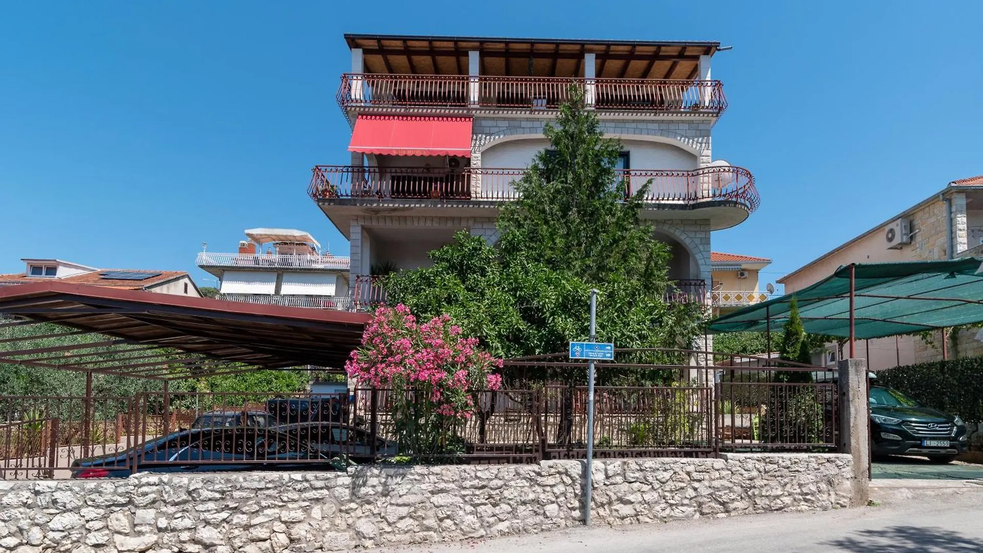 Apartments Villa Mirella Trogir